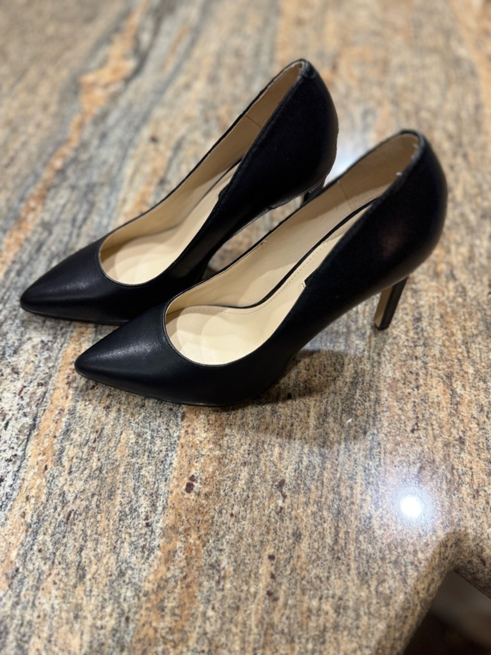 Nine West Tatiana Pointy Toe Black Leather Pumps Size 7M - Picture 2 of 5